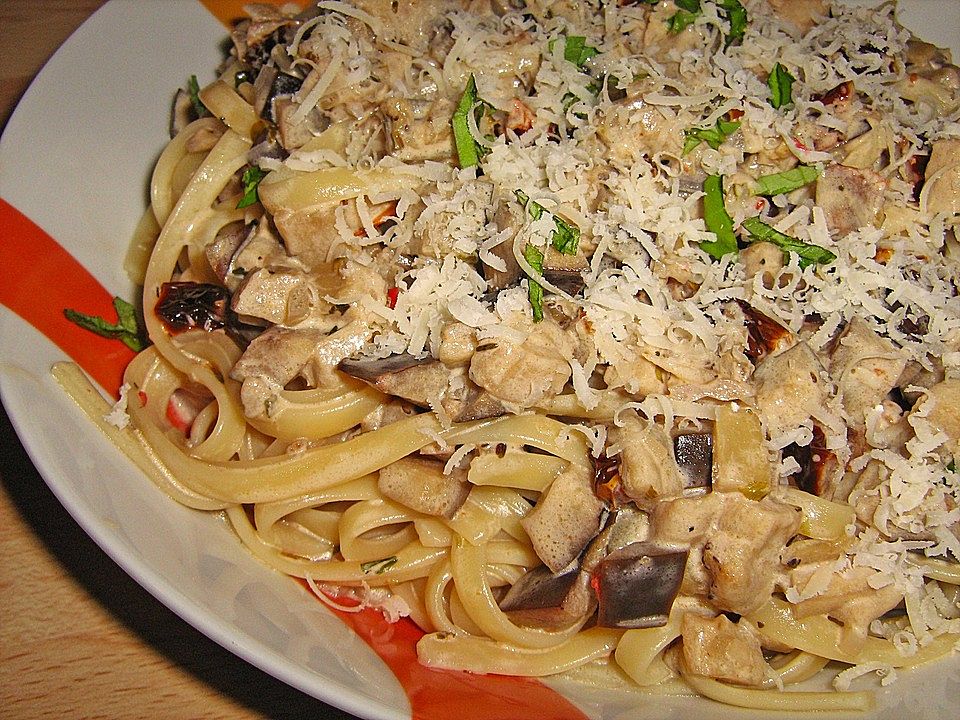 Spaghettini mit sonnengetrockneten Tomaten, Auberginen und Chili von ...