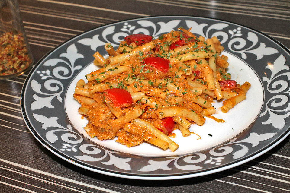 Paprika-Sauerkraut-Pfanne mit Pasta