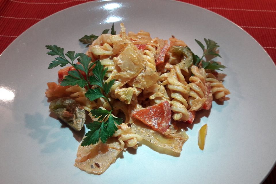 Paprika-Sauerkraut-Pfanne mit Pasta Paprika-Sauerkraut-Pfanne mit Pasta
