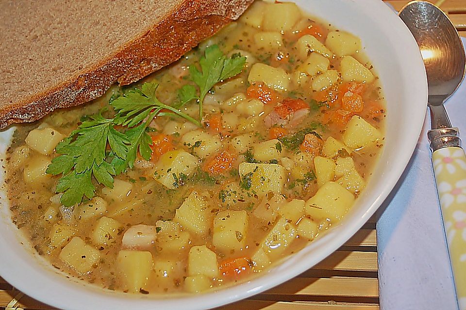 Kartoffelsuppe mit Speck