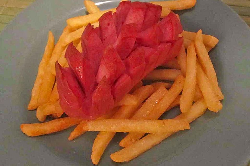 Igelfleischwurst mit Pommes
