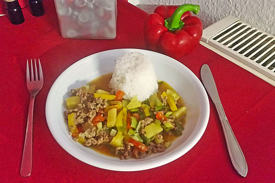 Hackpfanne mit Paprika und Ananas