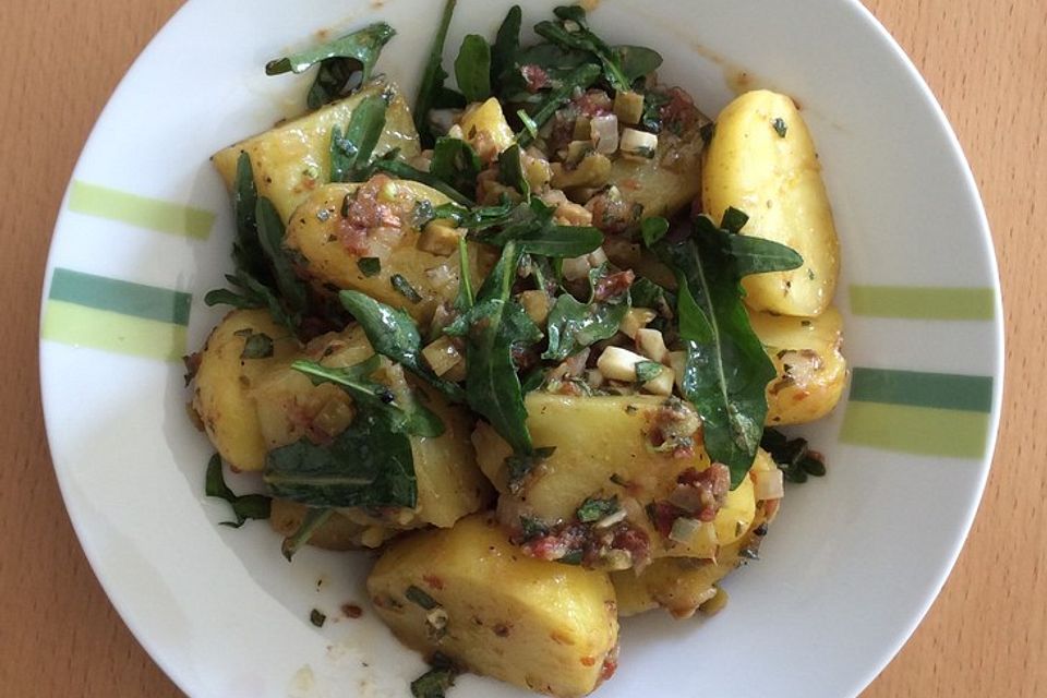 Salat mit gebratenen Kartoffeln