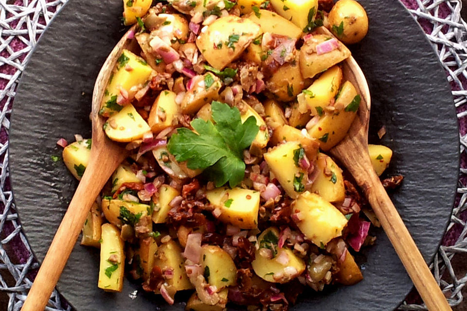 Salat mit gebratenen Kartoffeln