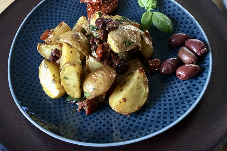 Salat mit gebratenen Kartoffeln