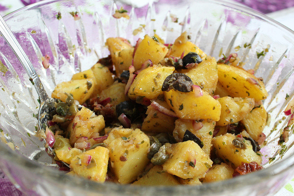 Salat mit gebratenen Kartoffeln