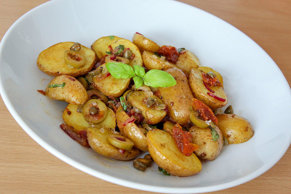 Salat mit gebratenen Kartoffeln