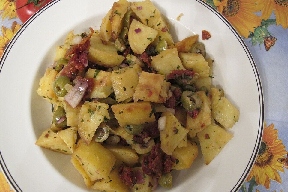 Salat mit gebratenen Kartoffeln