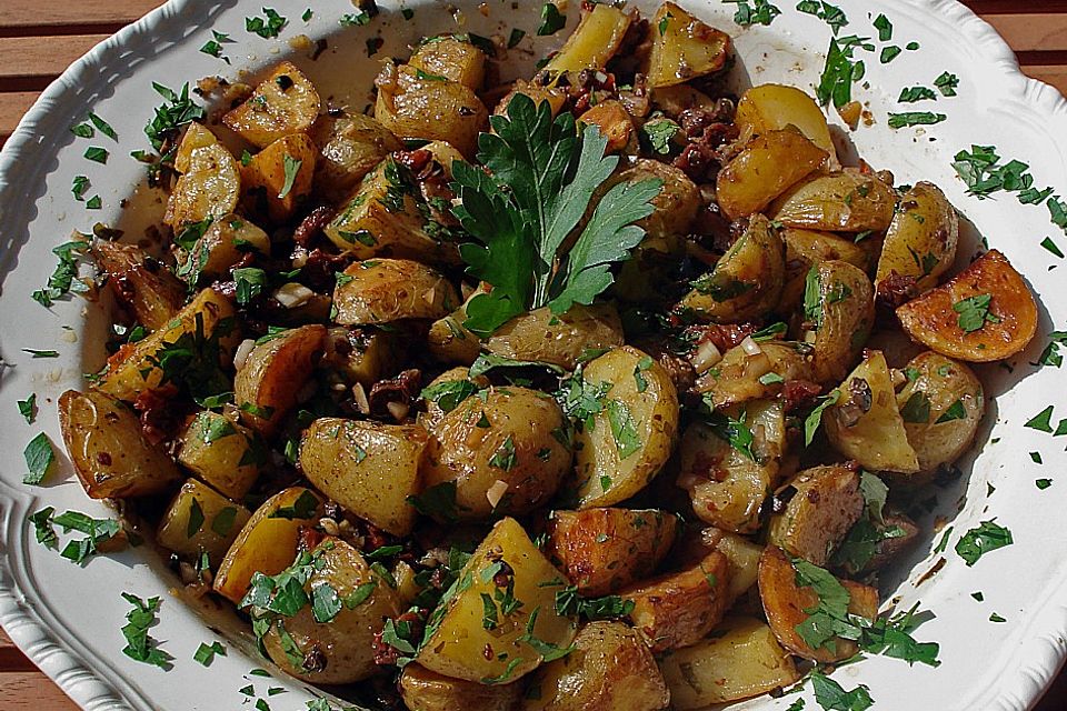 Salat mit gebratenen Kartoffeln