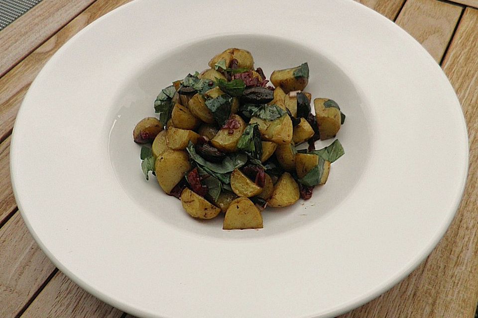 Salat mit gebratenen Kartoffeln