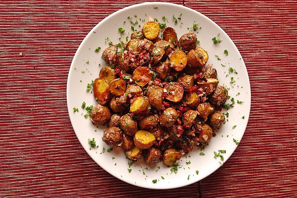 Salat mit gebratenen Kartoffeln