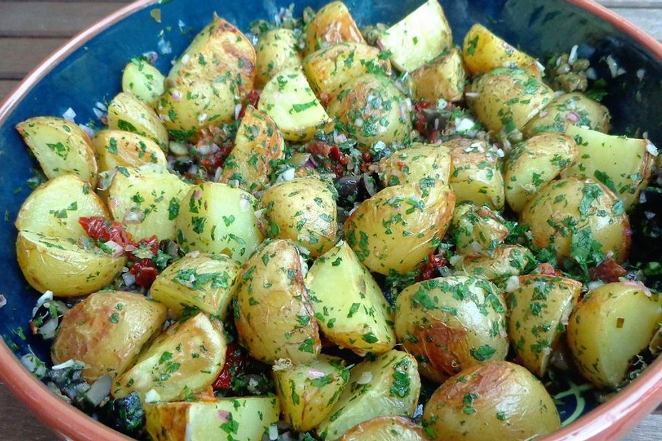 Salat mit gebratenen Kartoffeln