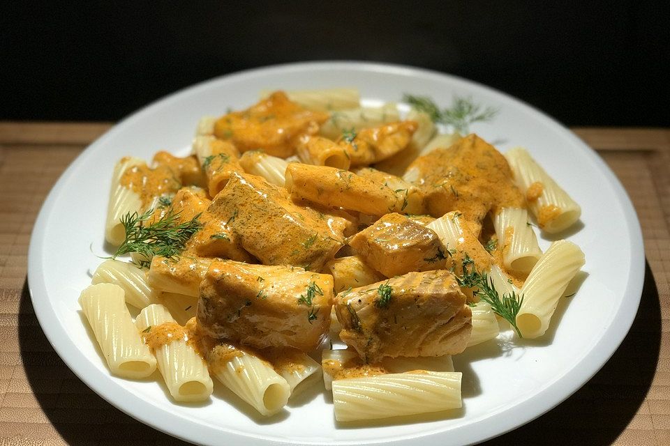 Rigatoni mit Lachs - Sahne - Sauce