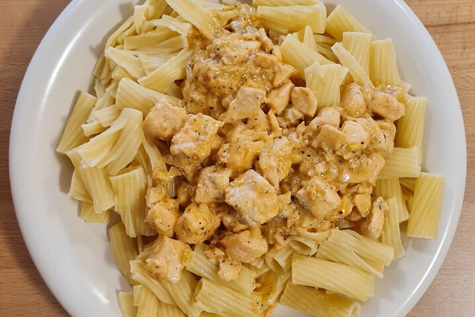 Rigatoni mit Lachs - Sahne - Sauce