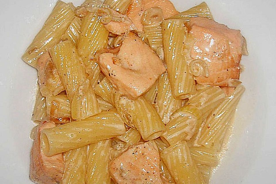 Rigatoni mit Lachs - Sahne - Sauce