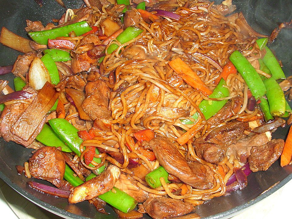 Gebratene Nudeln mit Hähnchenfleisch von Surina| Chefkoch