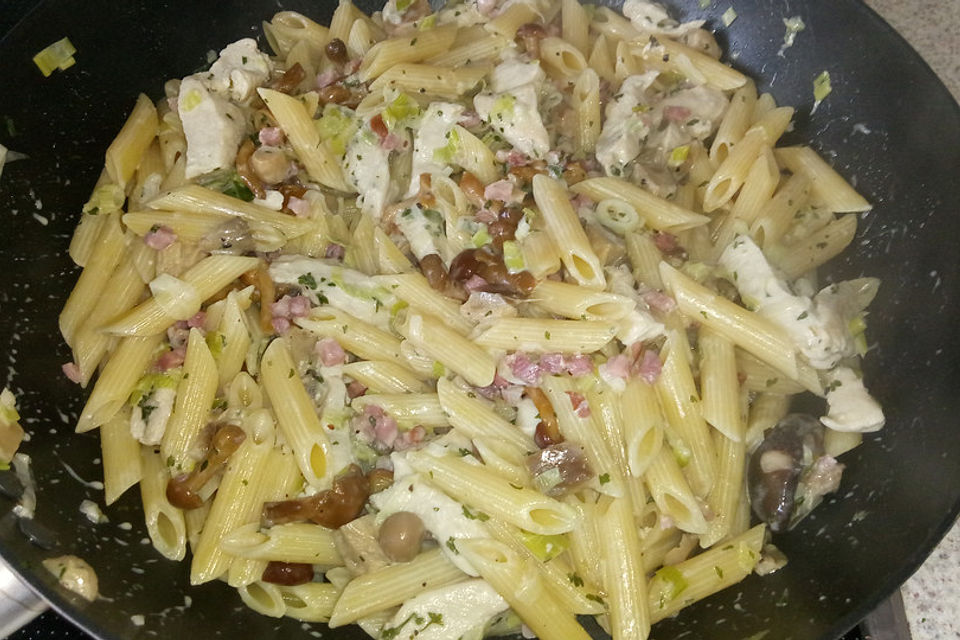 Penne in Huhn - Champignonsauce