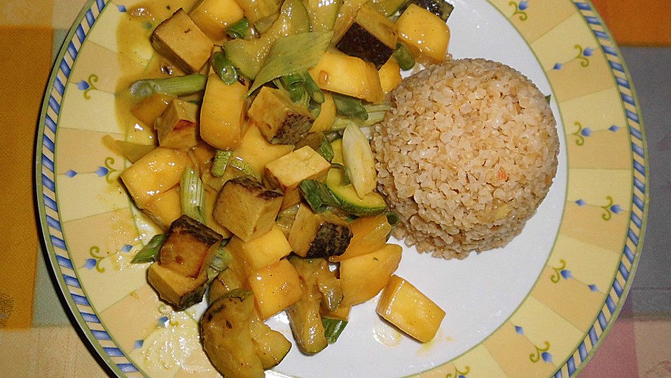 Tofu-Mango-Curry mit Erdnuss-Sauce von Bovi