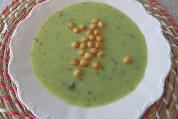Rosenkohlsuppe mit Petersiliensahne