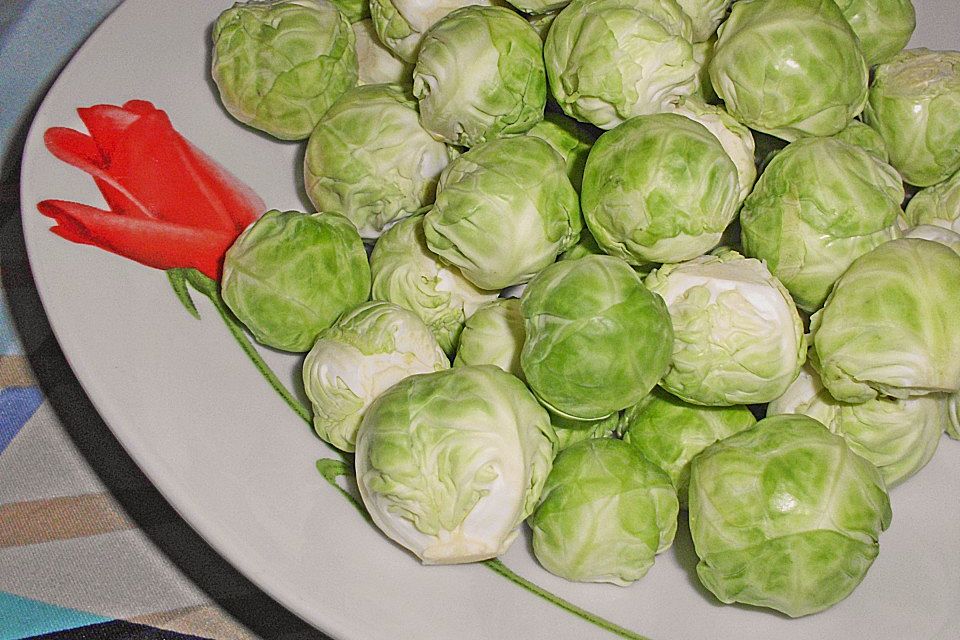 Rosenkohlsuppe mit Petersiliensahne