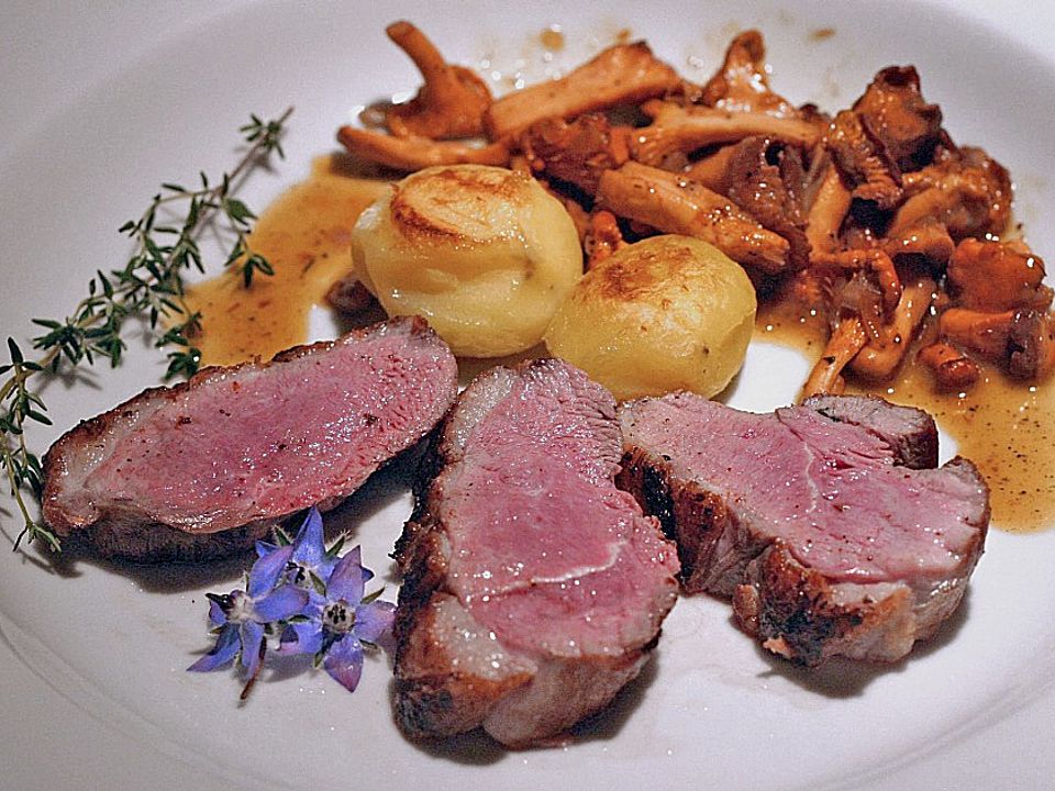 Rosa gebratene Entenmaigret an Orangen - Honig - Estragoncremesauce von ...