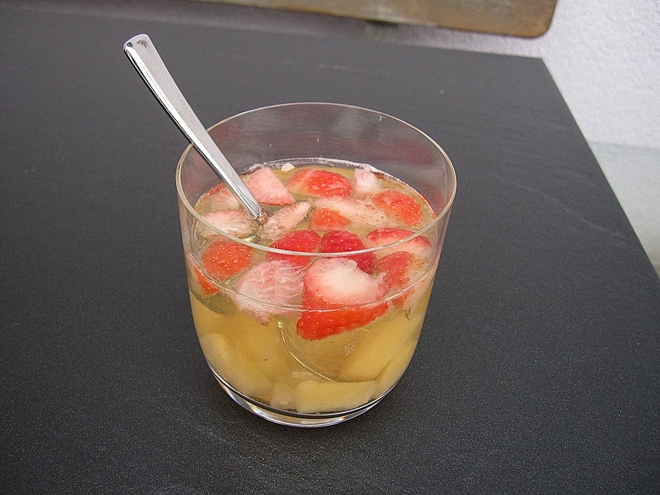 Erdbeer - Ananas - Bowle | Chefkoch