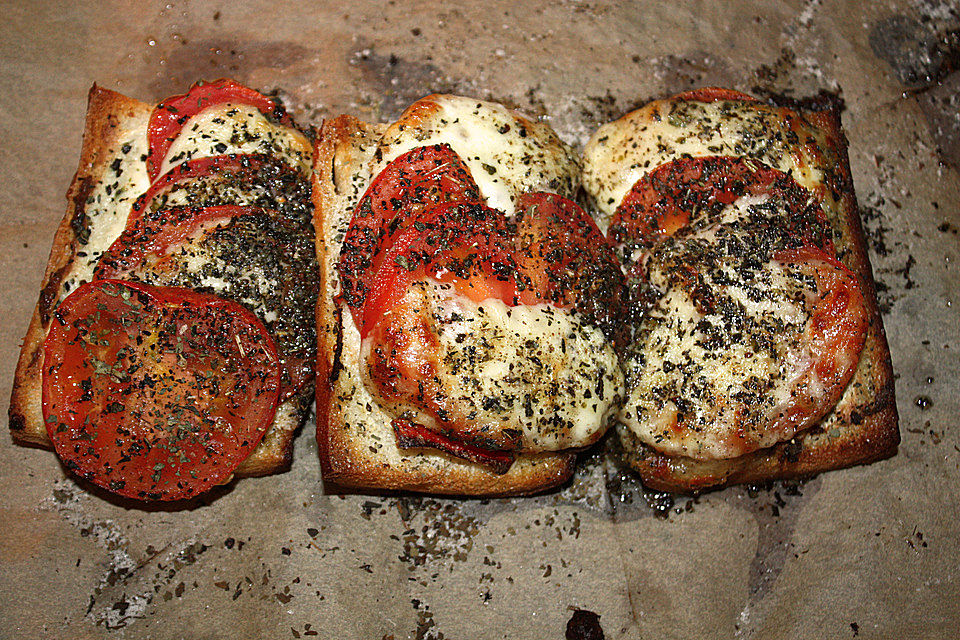 Tomate - Mozzarella - Brötchen überbacken