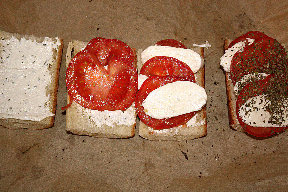 Tomate - Mozzarella - Brötchen überbacken