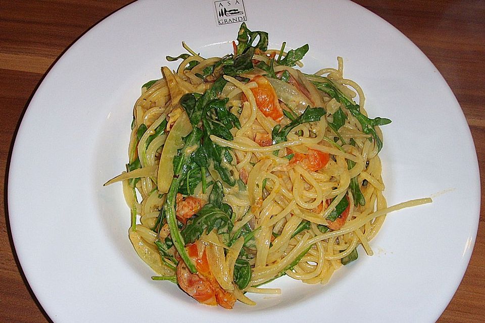 Spaghetti mit Tomaten und Rucola