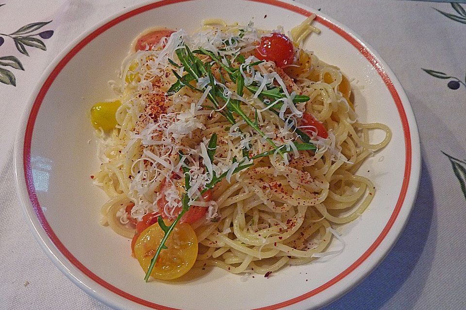 Spaghetti mit Tomaten und Rucola