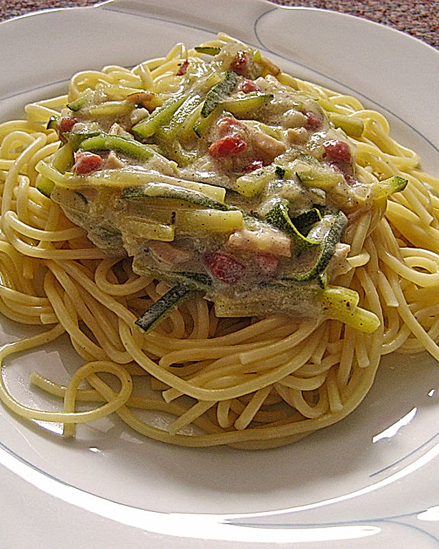 Spagetti mit Zucchinirahmsauce