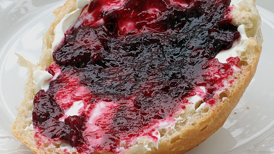 Beeren - Walnuss - Rotwein - Konfitüre von feuermohn Beeren - Walnuss - Rotwein - Konfitüre von feuermohn