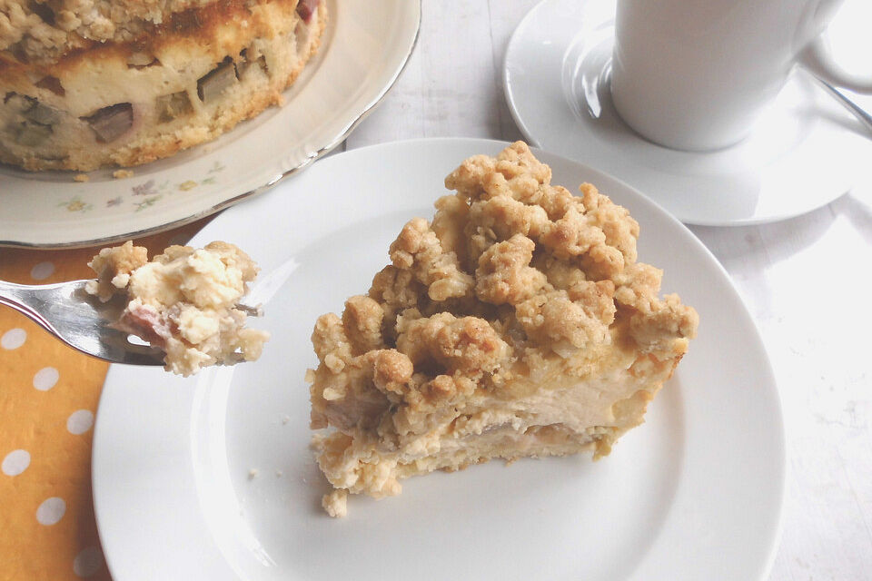 Rhabarber - Apfel - Käse Kuchen mit Haferflockenstreuseln