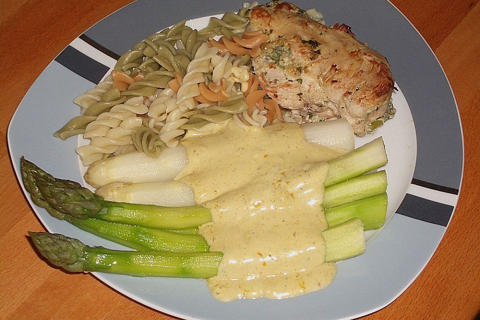 Putenbraten mit Kräuterfüllung und Spargel