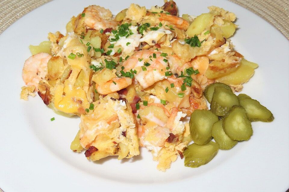 Frühstück mit Pellkartoffeln und Shrimps