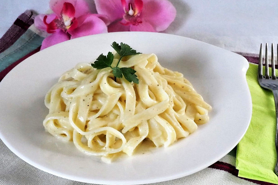 Tagliatelle in Kräuter - Sahnesauce