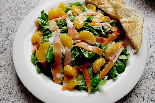 Feldsalat mit Lachs und Mandarinen von buegeltussi| Chefkoch