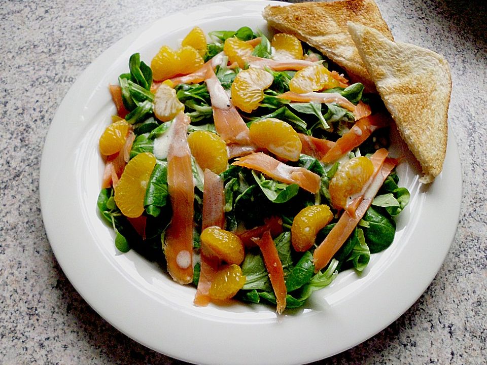 Feldsalat mit Lachs und Mandarinen von buegeltussi| Chefkoch