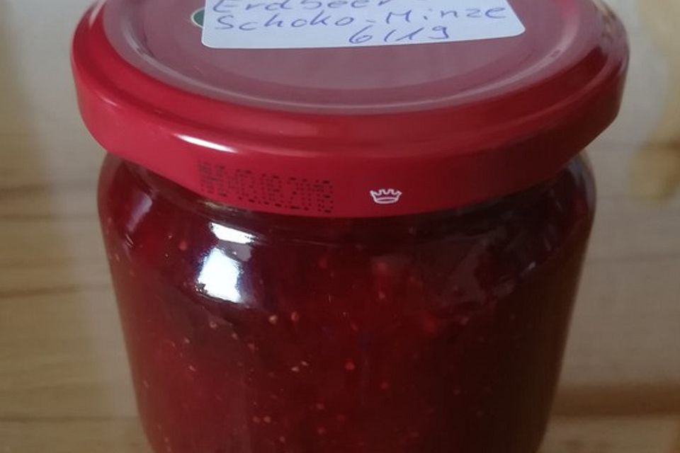 Erdbeermarmelade mit weißer Schokolade