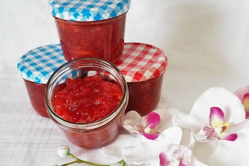 Erdbeermarmelade mit weißer Schokolade