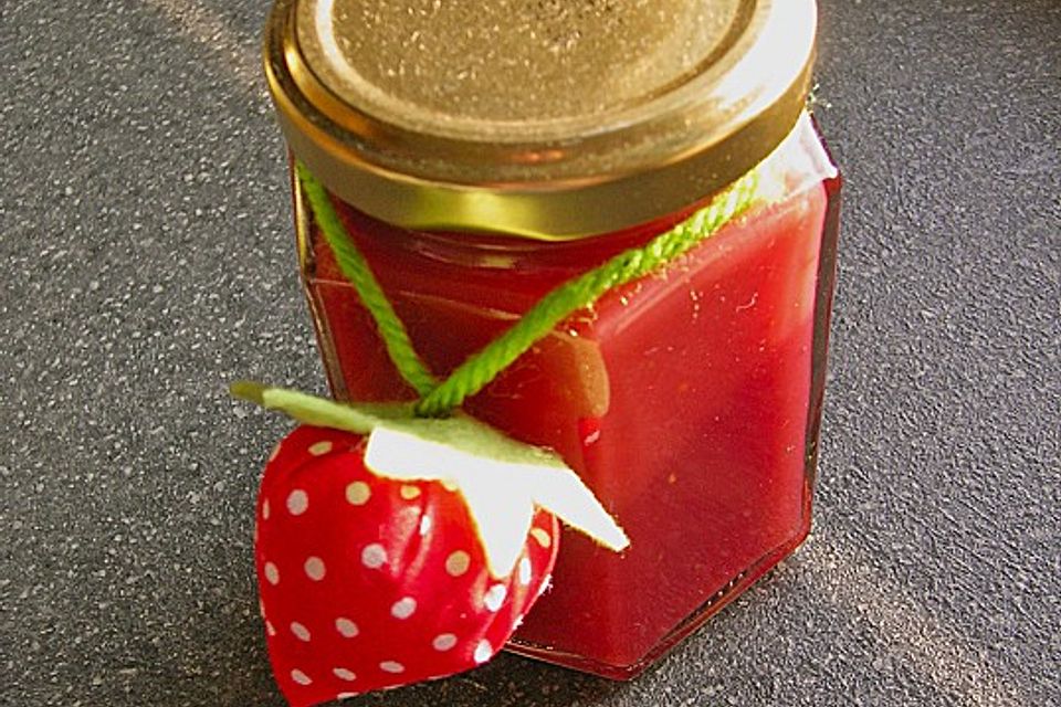 Erdbeermarmelade mit weißer Schokolade