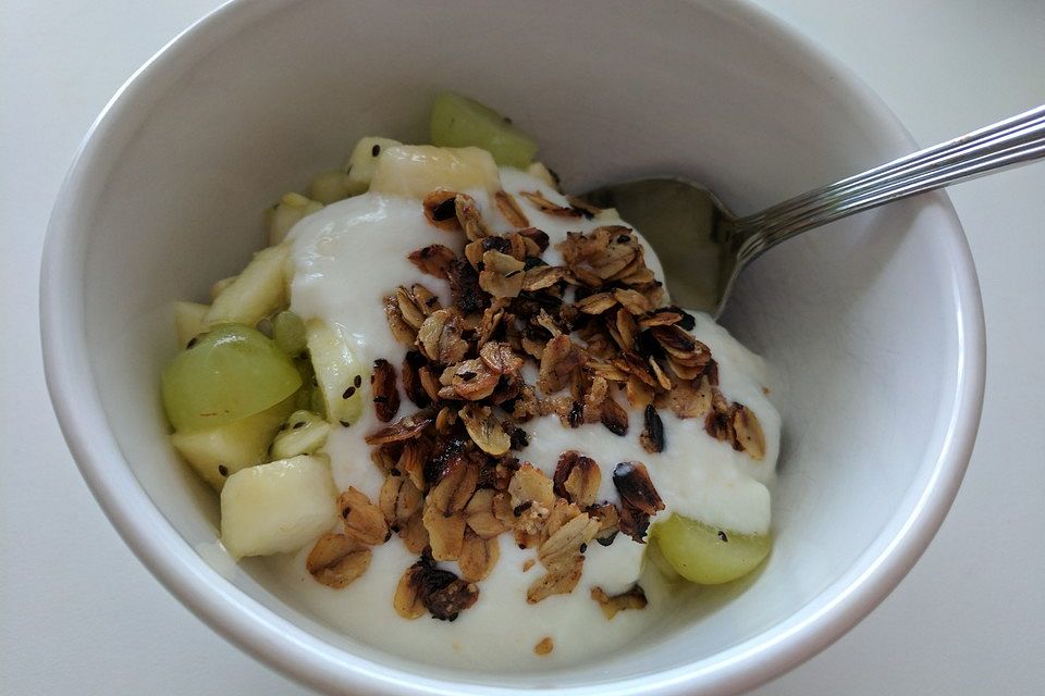 Obstsalat mit Zitronen - Joghurt - Sauce