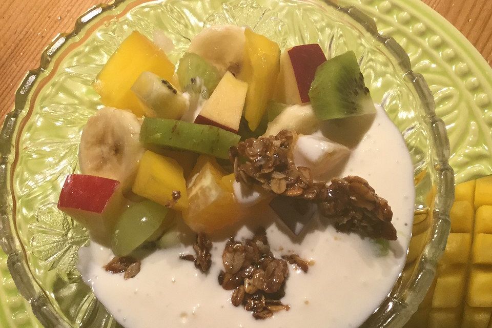 Obstsalat mit Zitronen - Joghurt - Sauce