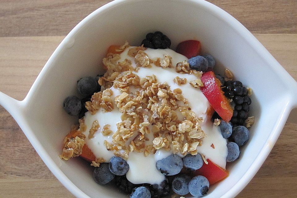 Obstsalat mit Zitronen - Joghurt - Sauce