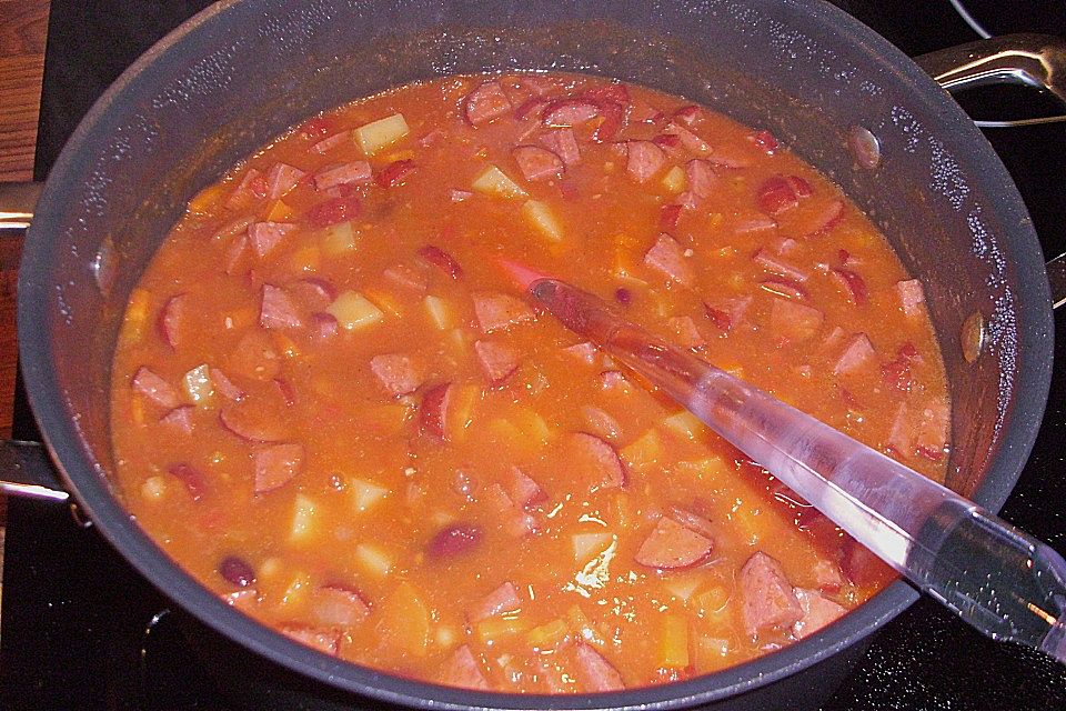 Rote ungarische Bohnensuppe