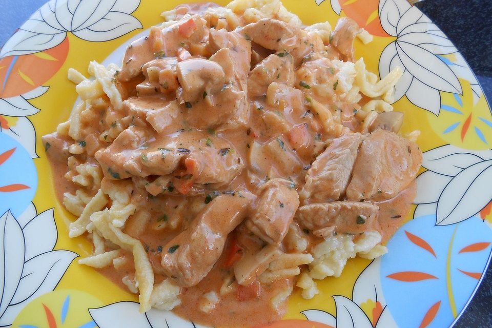 Putengeschnetzeltes in Karottensauce mit Nudeln