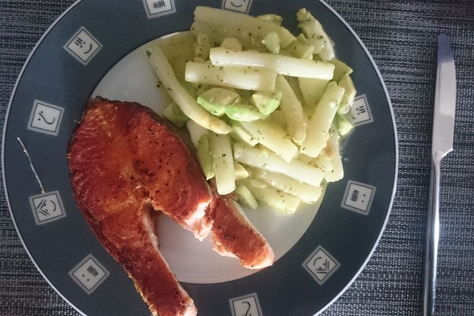 Spargelsalat mit Eiern,  Avocado, Tomaten