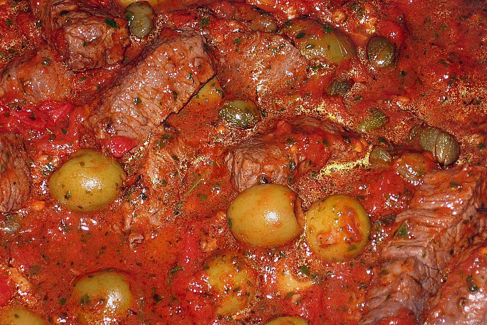 Makkaroni mit Rinderfilet und Tomaten