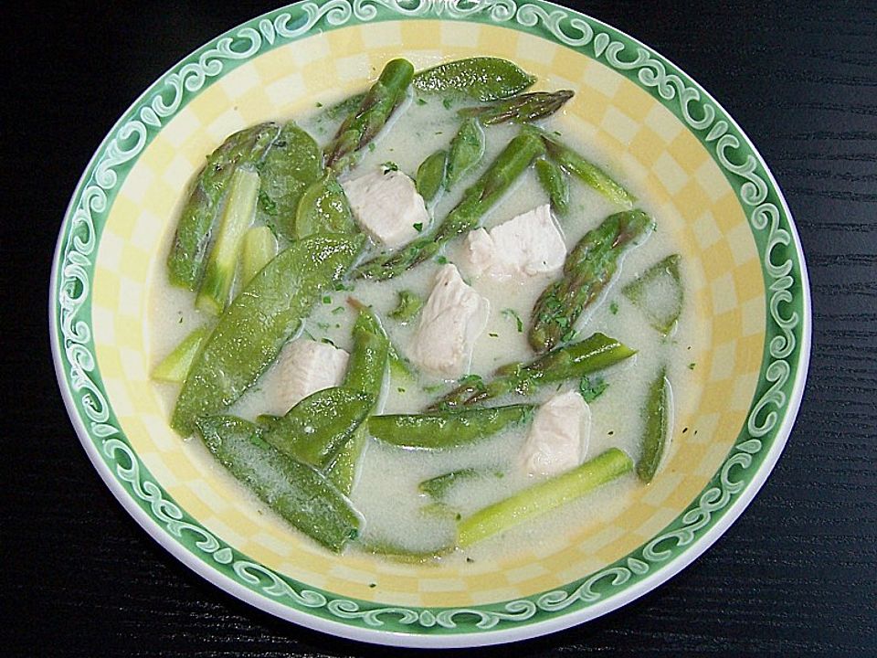 Suppe mit Spargel, Zuckerschoten und Huhn von anjume| Chefkoch