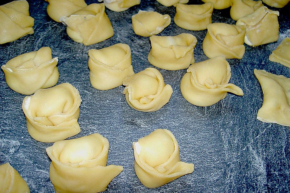 Selbstgemachte Kräuter - Ricotta - Tortellini